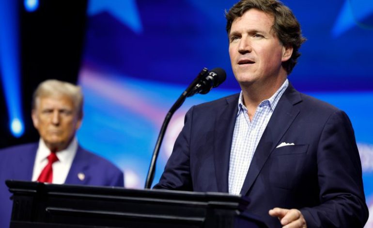  Tucker Carlson says father Trump will give ‘spanking’ at rowdy Georgia rally