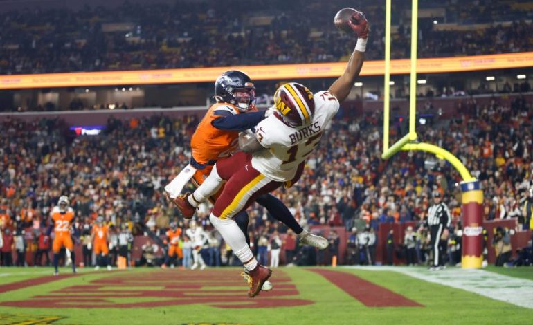  Catch of the year? Treylon Burks has highlight-reel one-handed TD grab