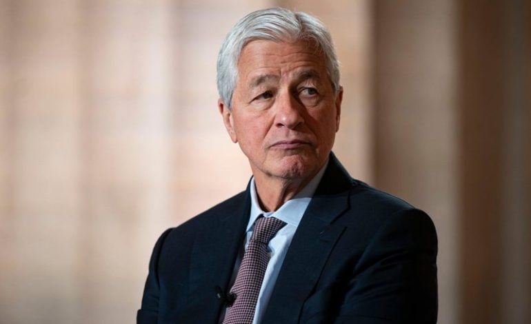  Trump sues JPMorgan Chase and CEO Jamie Dimon for $5B over alleged ‘debanking’