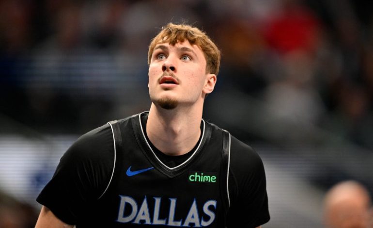  Cooper Flagg knocked from game due to ankle injury