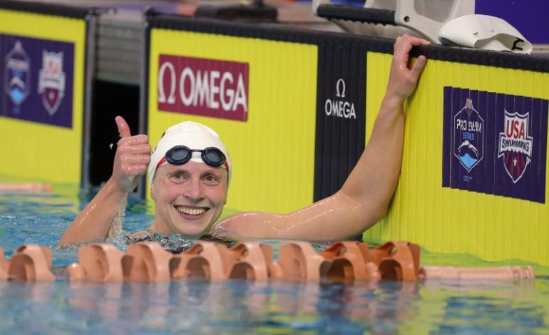  Katie Ledecky swims second-fastest 1500 freestyle at Pro Swim Series